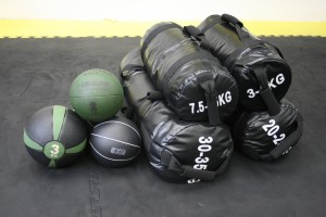 トレーニング器具 サンドバッグ他